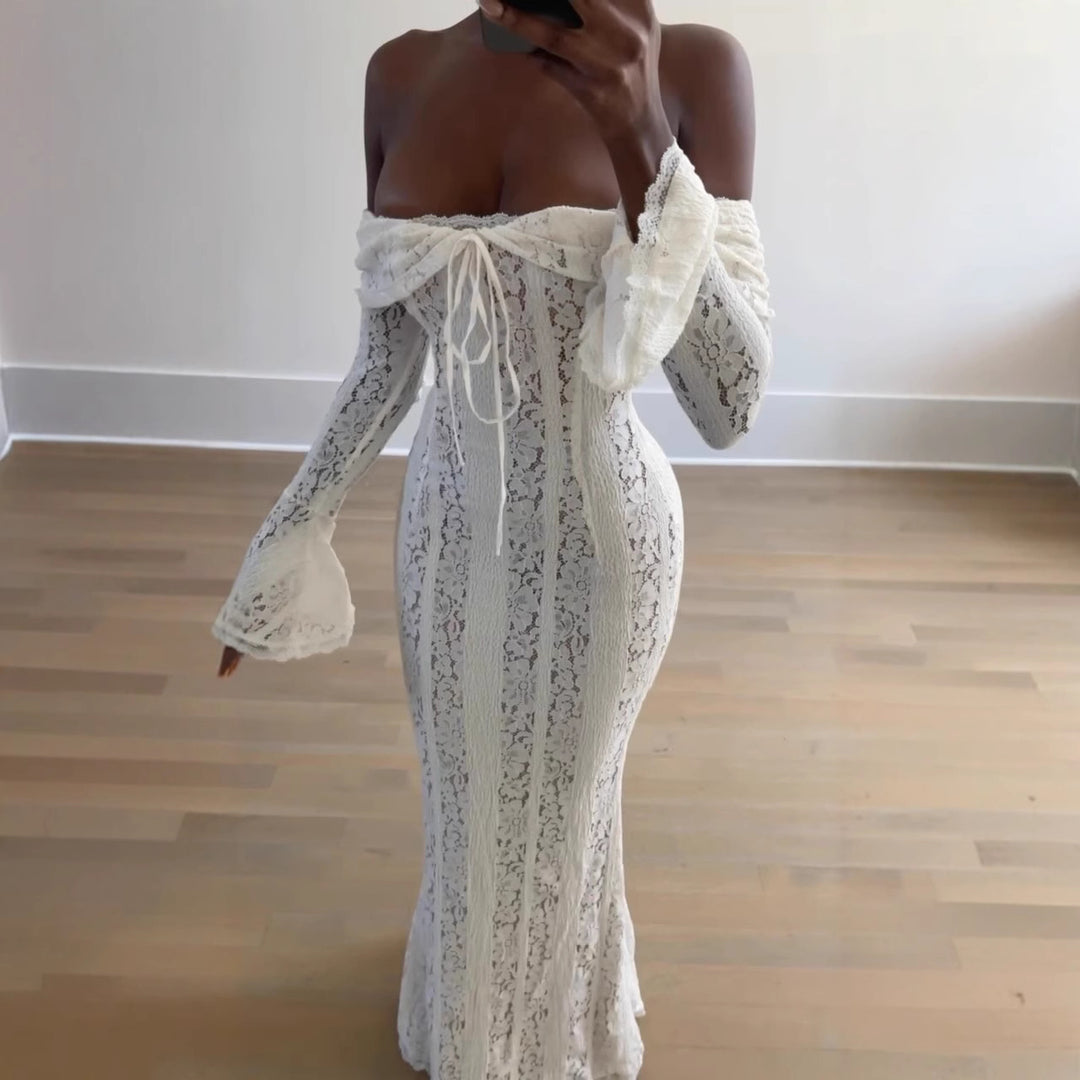 Damen 300+ Maxikleid aus Spitze mit Carmen‑Ausschnitt, ausgestellten Glockenärmeln und figurumspielender Silhouette Drune
