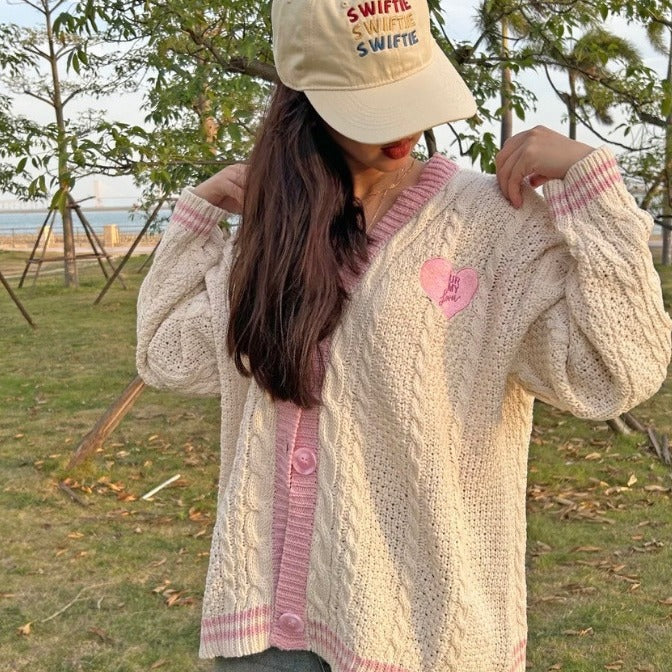 Damen nan gestrickte Cardigan mit Zopfmuster V-Ausschnitt und Herz- und Sternapplikationen Drune