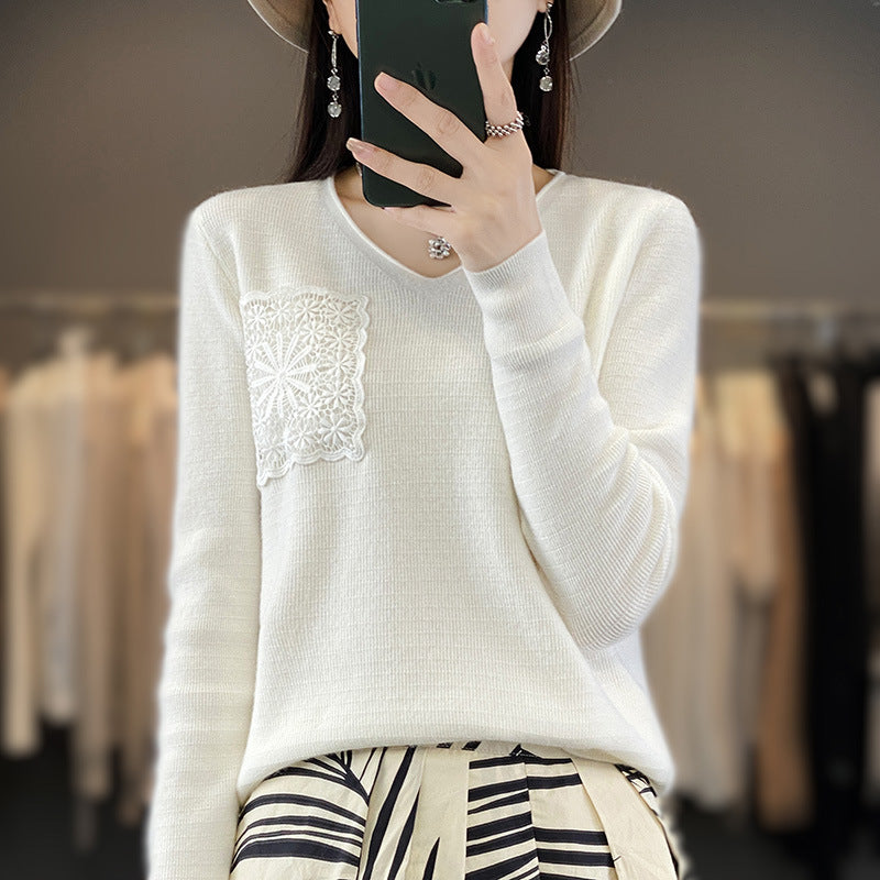 Damen Kaschmir‑Optik V‑Ausschnittpullover mit floraler Häkelapplikation Drune