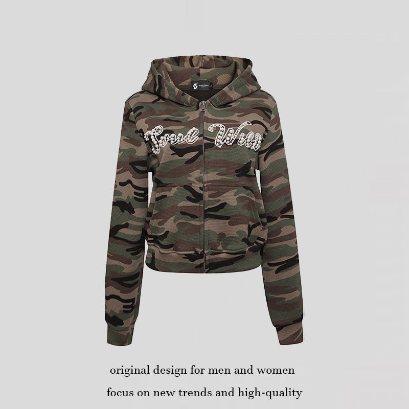 Damen Cropped Kapuzenjacke im Camouflage-Strukturstrick mit Perlen‑Schriftzug Drune