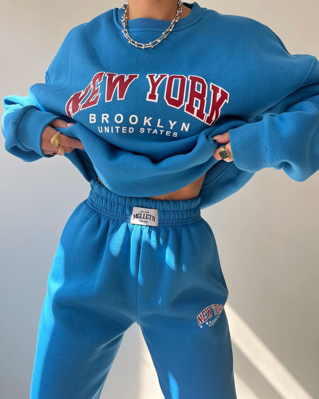 Damen Oversized Lounge-Set aus Baumwollfleece mit Collegestickerei und relaxed Jogginghose Drune
