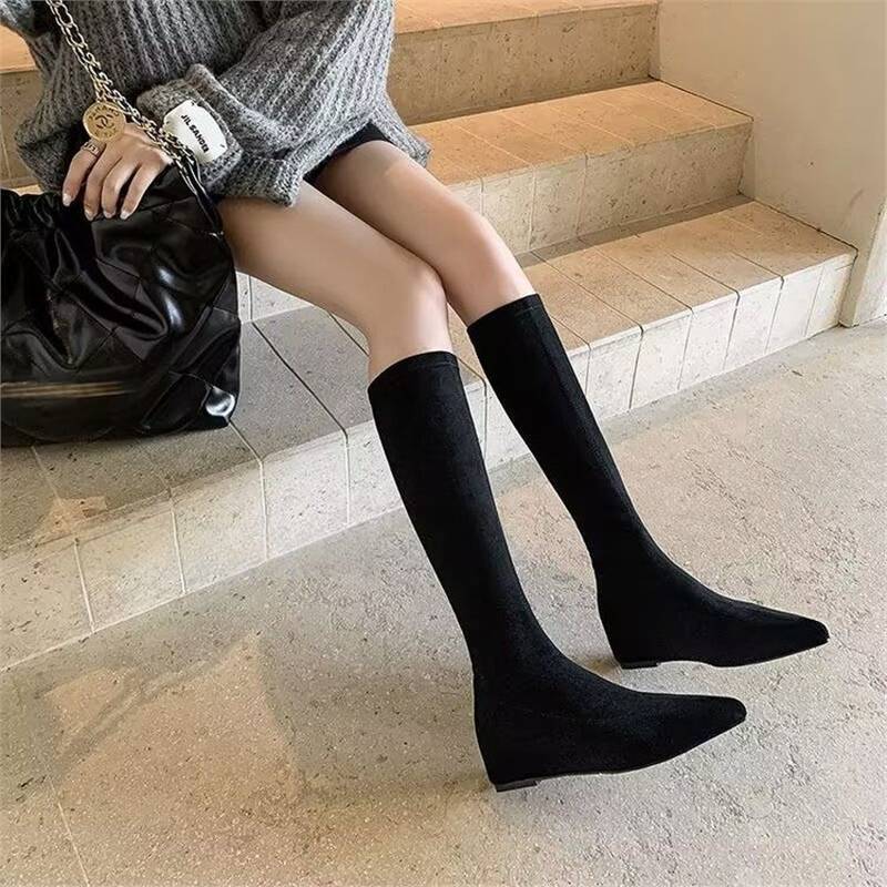 Damen knielange Stretch‑Stiefel mit spitzer Zehenform und niedrigem Keilabsatz Drune