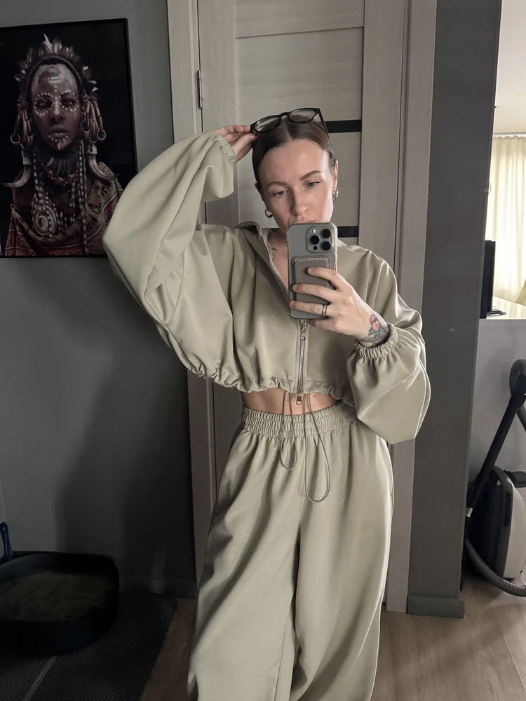 Damen kurz geschnittene Kapuzenjacke mit Kordelzug und weite Loungehose mit hohem Bund Drune