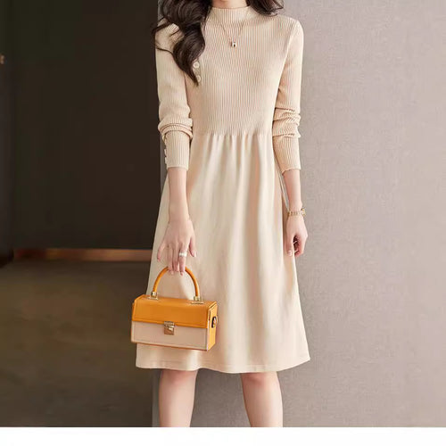 Damen Strickkleid mit eleganten Knopfdetails und Rundhalsausschnitt Drune