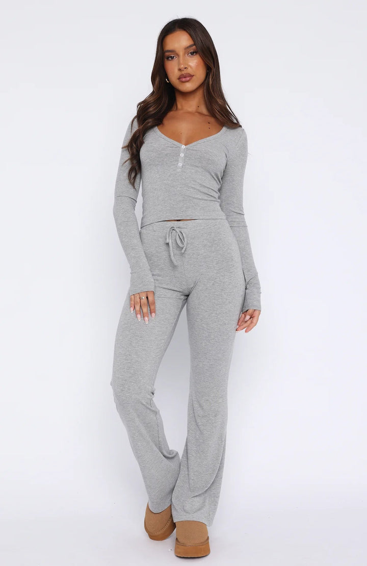 Damen gemütliches Lounge-Set mit langem Oberteil und flared Hose Drune