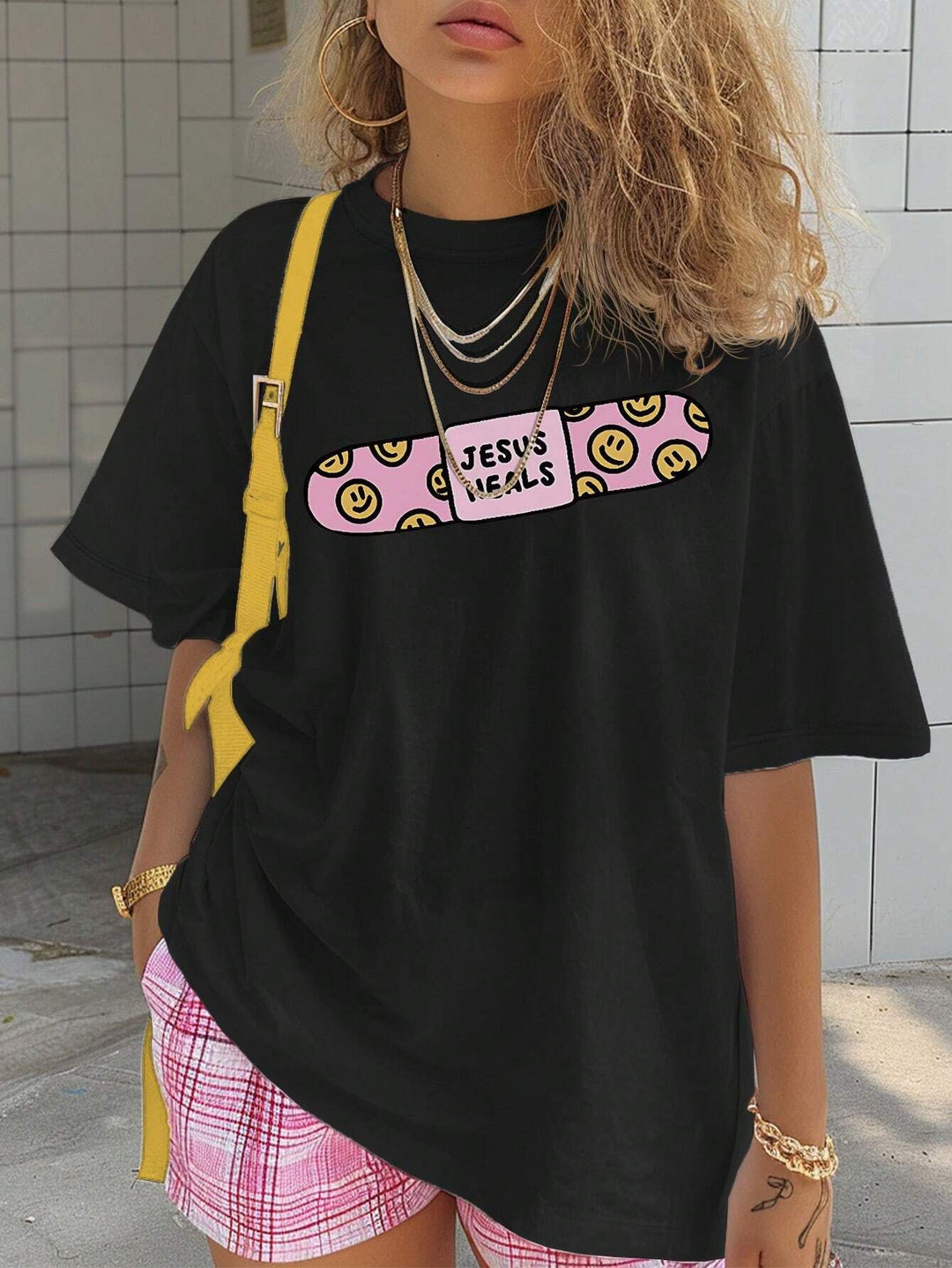 Damen T-Shirt mit künstlerischem Totenkopf-Motiv und lässigem Schnitt Drune