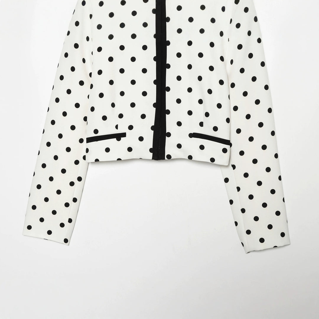 Damen nan kurz geschnittener Polka‑Dot Blazer mit Rundhalsausschnitt, verdeckter Knopfleiste und kontrastpaspel Drune