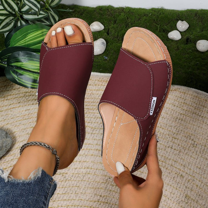 Damen Offene Zehen-Pantoletten mit Soft‑Suede‑Obermaterial, verstellbarem Klettverschluss und dämpfender Keilsohle Drune