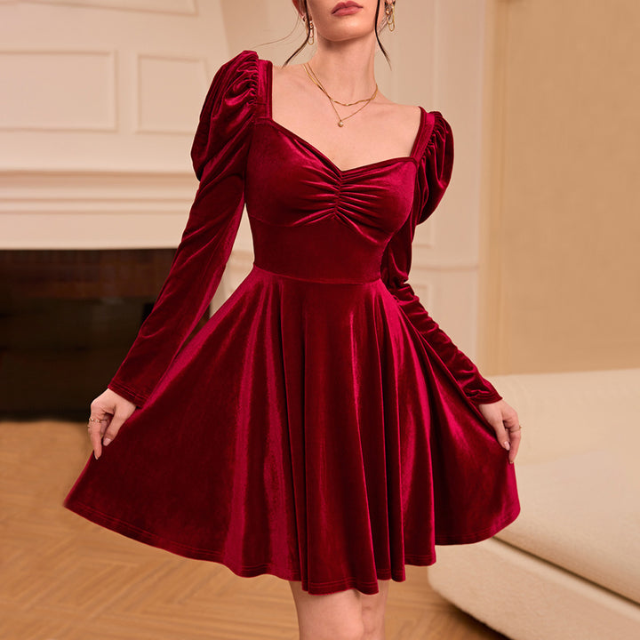 Damen Samt-Kleid mit Herz-Ausschnitt, gerafftem Bustier und Tellerrock Drune