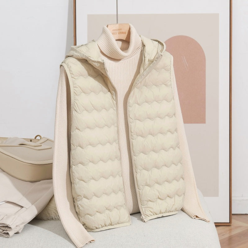Damen Ultraleichte Kapuzen-Steppweste mit ergonomischer Wellensteppung und kompaktem Packformat Drune