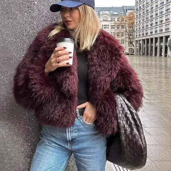 Damen Kurzjacke im Cropped‑Schnitt aus fluffigem Hochflor‑Faux‑Fur mit tiefem Schalkragen Drune