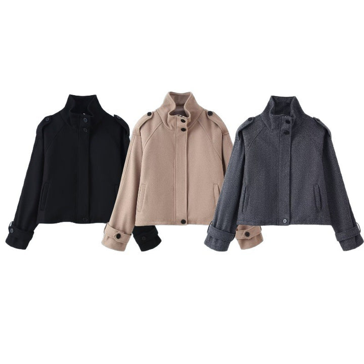 Damen Kurze Wollmix‑Jacke mit Stehkragen, Schulterklappen und verstellbaren Manschetten Drune