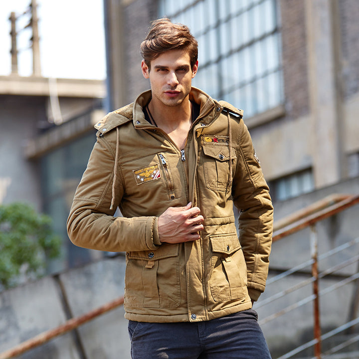 Herren Fieldjacke im Utility‑Stil mit Kapuze, gesteppter Thermo‑Isolierung und Aufnäher Drune
