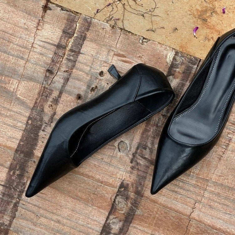 Damen Minimalistische spitz zulaufende Lederoptik-Pumps mit ergonomischem Niedrigabsatz Drune