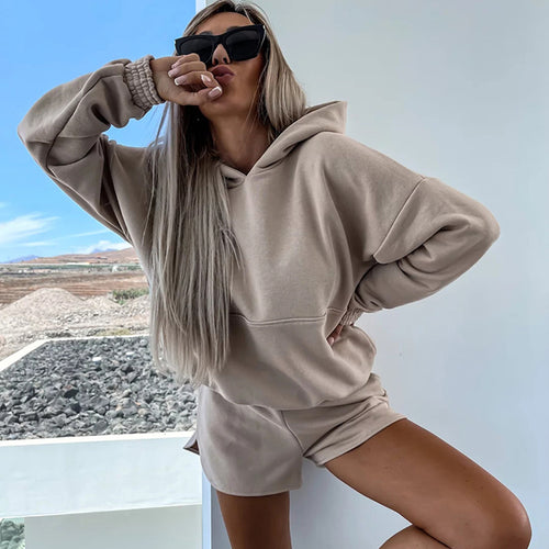 Damen lässiger Hoodie und kurze Shorts im minimalistischen Design Drune