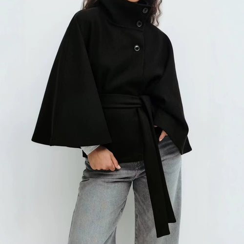 Damen Kurzcape mit Stehkragen, verdeckter Knopfleiste und Taillenbindegürtel Drune
