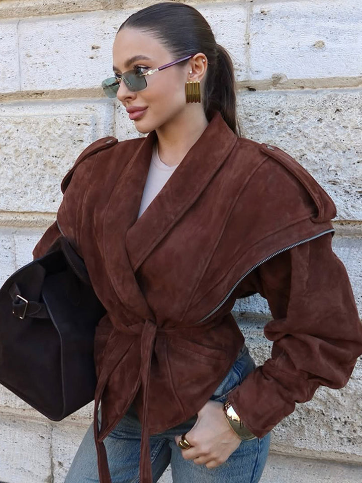 Damen Veloursleder‑Wickeljacke mit breitem Schalkragen und Taillengürtel Drune