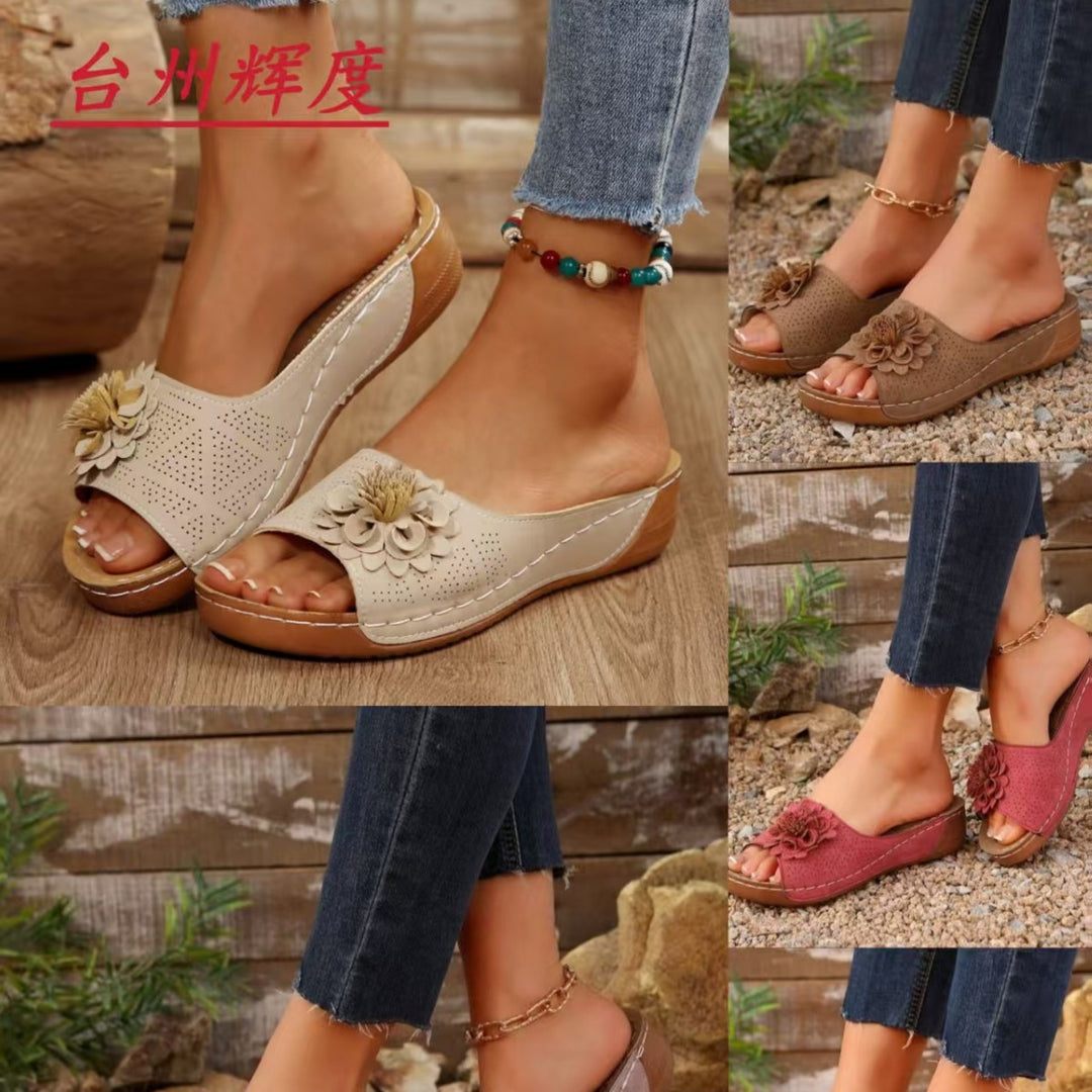 Damen Perforierte Keil-Sandalen als Slip-On mit Blumenapplikation und gepolstertem Fußbett Drune
