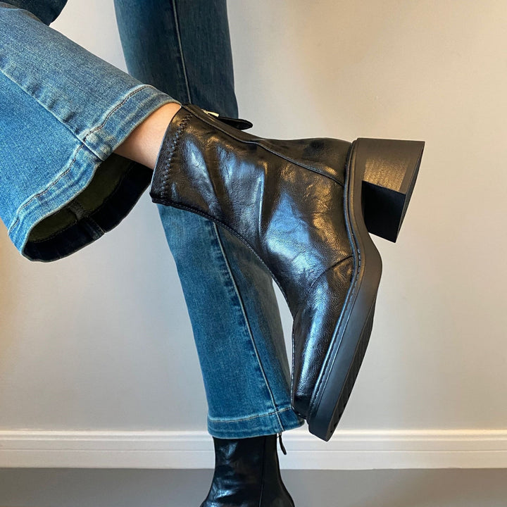 Damen knöchelhohe Lederstiefelette mit quadratischer Zehenpartie und rückseitigem Reißverschluss Drune