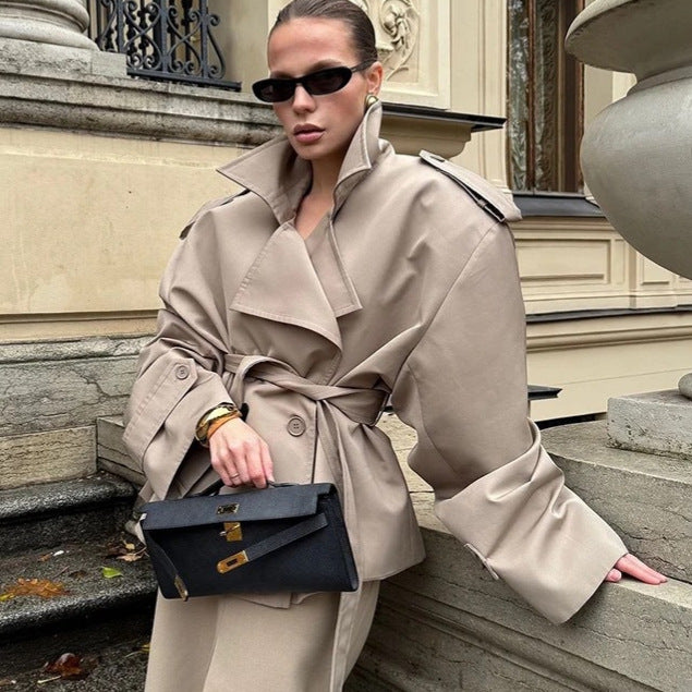 Damen Kurzer Trenchcoat mit Bindegürtel und Cape-Ärmeln Drune