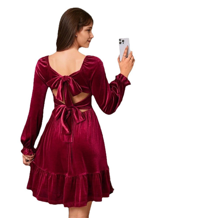 Damen Samtkleid mit quadratischem Ausschnitt, gerafften Puffärmeln und stufigem Tellerrock Drune