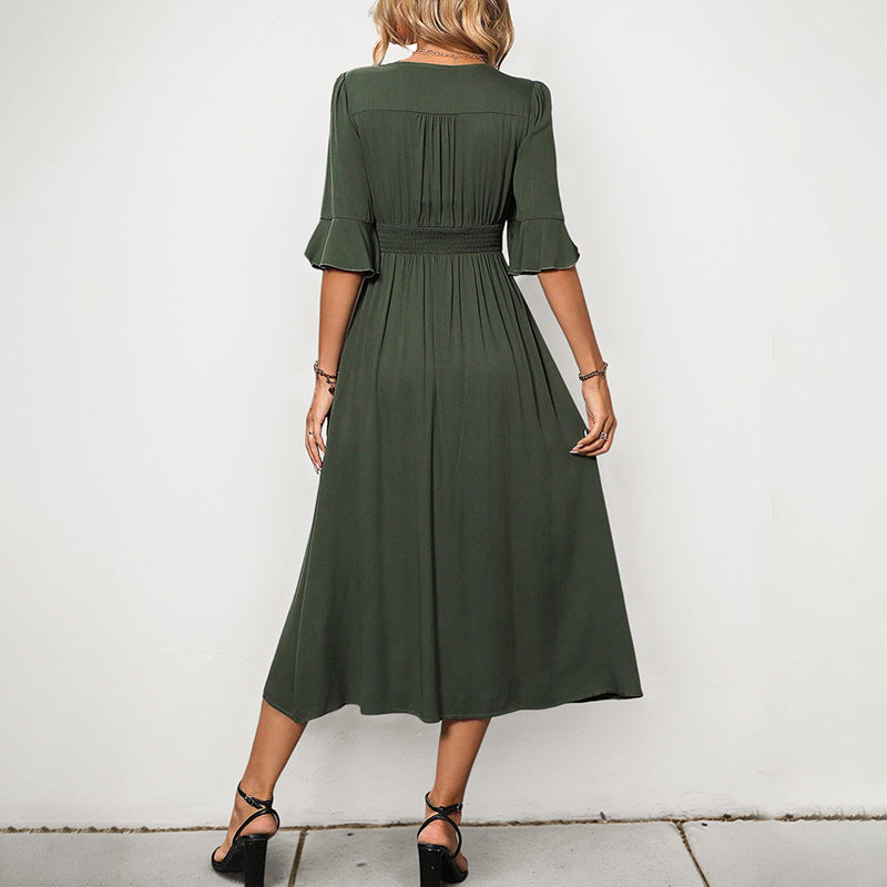 Damen Maxikleid mit einem eleganten V-Ausschnitt und Rüschendetails Drune