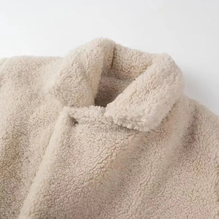 Damen nan kurz geschnittene Kunstfell-Teddyjacke mit breitem Reverskragen, wattierter Innenlage und seitlichen Eingrifftaschen Drune