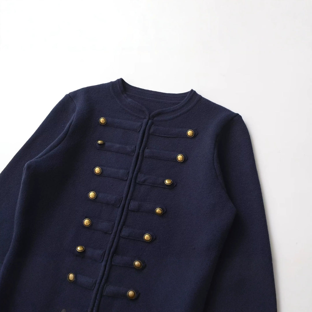 Damen Kragenloser, kurzgeschnittener Offiziersblazer mit goldenen Zierknöpfen Drune