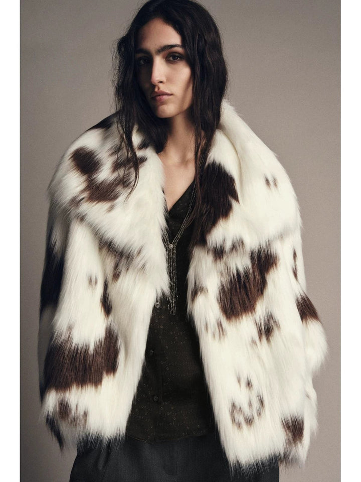 Damen Kurzmantel aus gepunktetem Hochflor-Faux-Fur mit voluminösem Schalkragen Drune