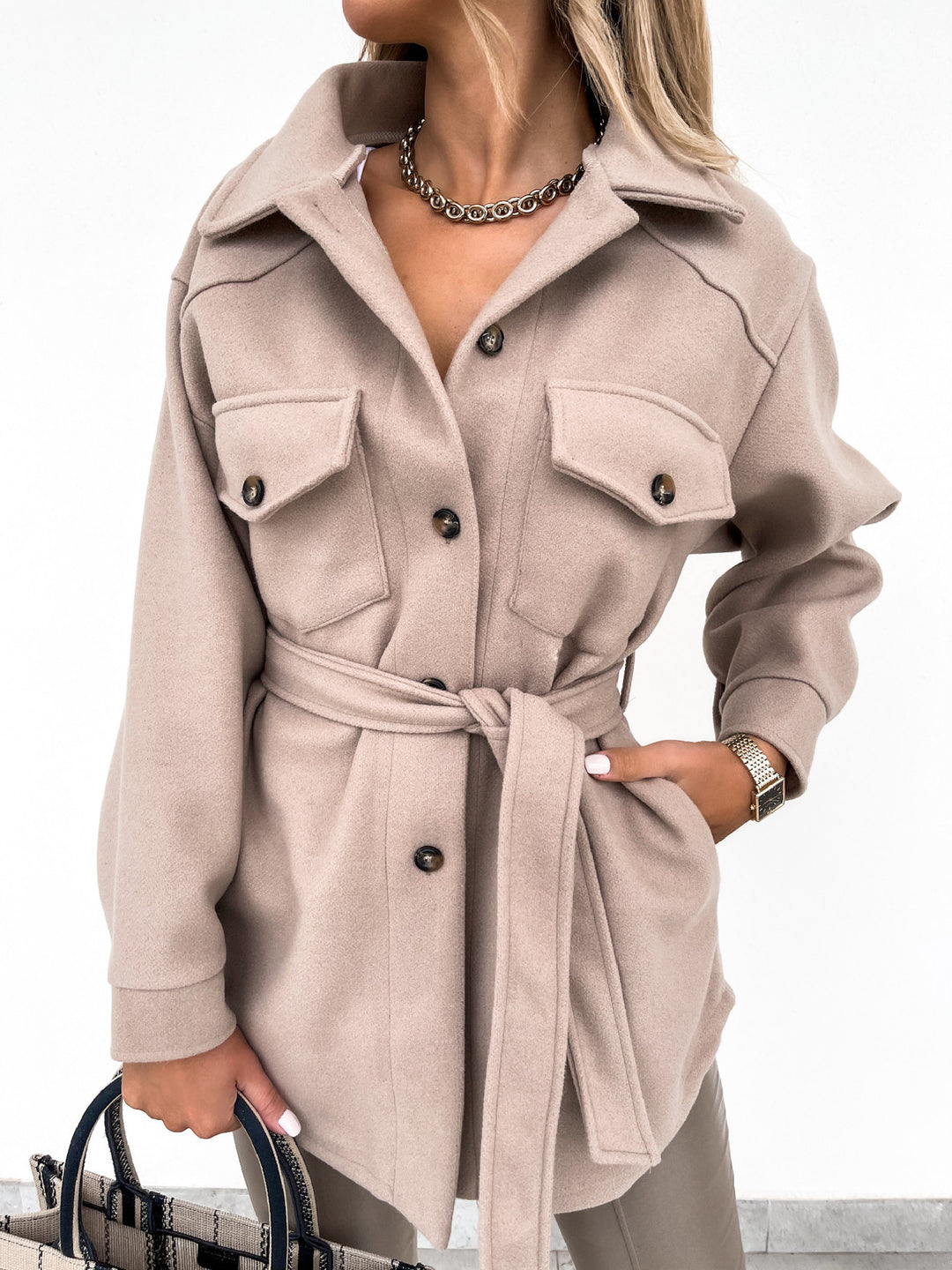 Damen Modische Overshirt-Jacke mit aufgesetzten Taschen und Knopfverschluss Drune