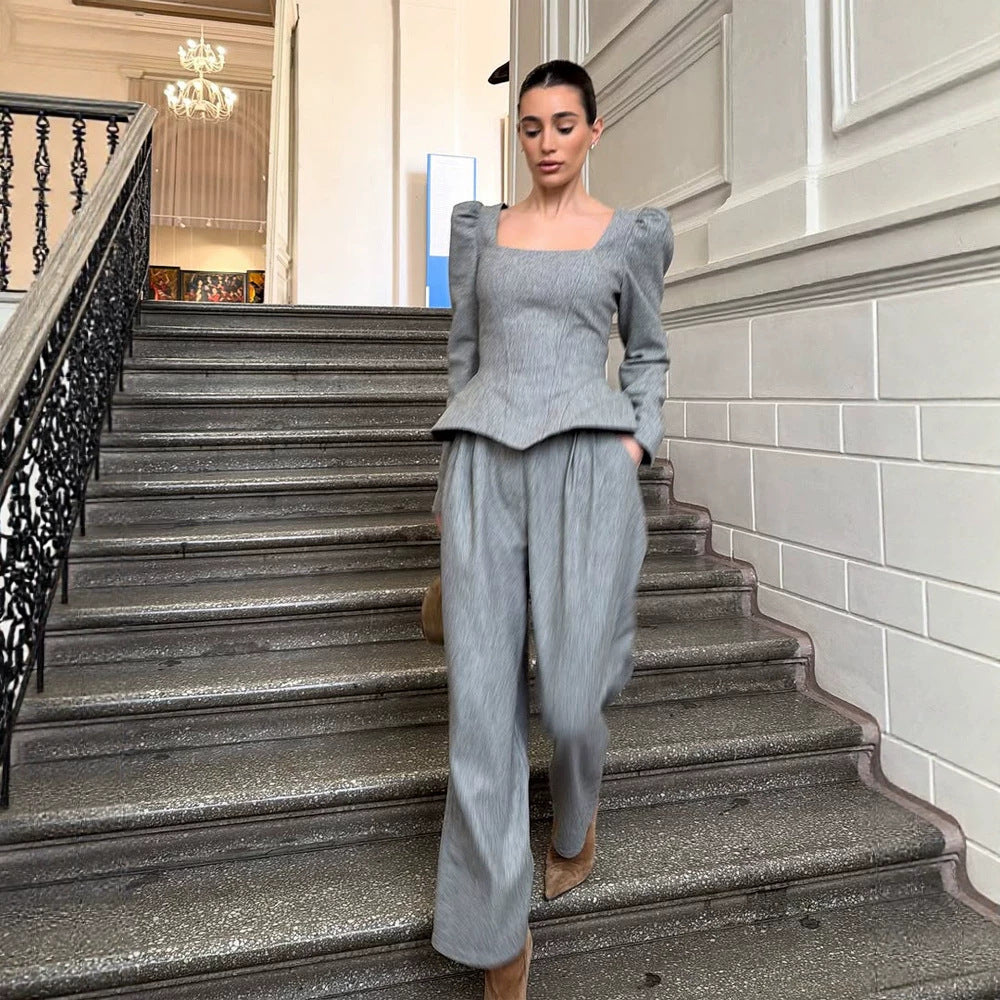 Damen Tailliertes Korsagen-Blazer-Top mit quadratischem Ausschnitt, Schößchen und betonten Schultern Drune