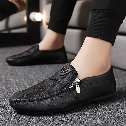 Herren elegante Lederoptik Slipper mit Zierreißverschluss, handgenähter Mokassinnaht und flexibler Komfortsohle Drune