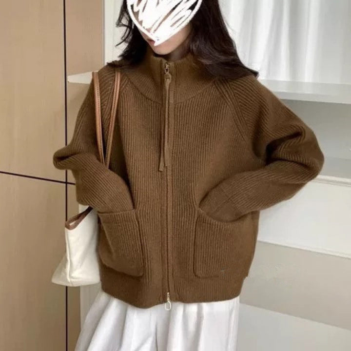 Damen Strickjacke mit hohem Kragen und praktischen Taschen Drune