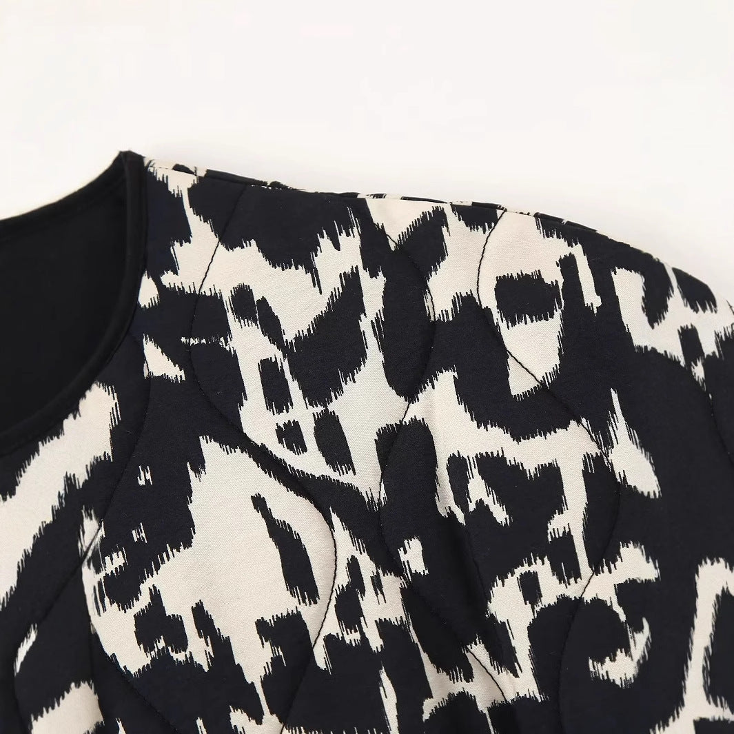 Damen nan gesteppte Kurzjacke mit modernem Animalprint, Rundhalsausschnitt und aufgesetzten Taschen Drune