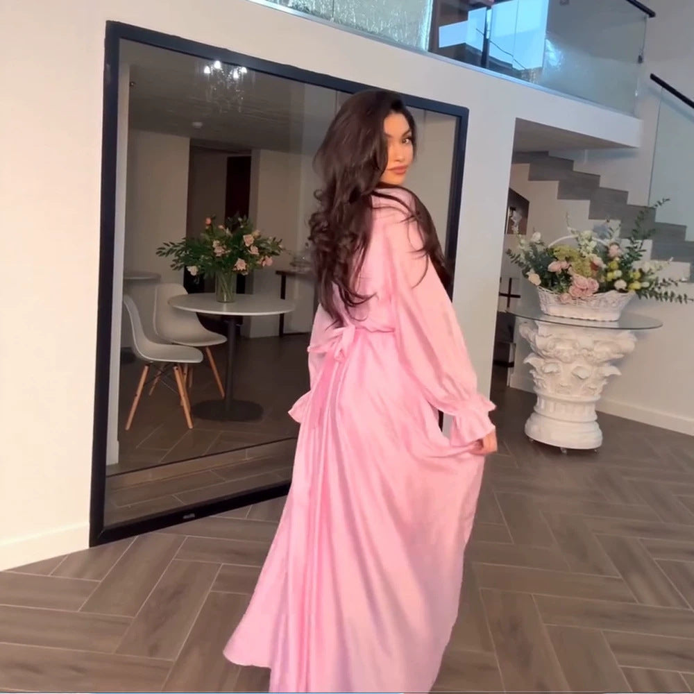 Damen Maxikleid aus Satin mit taillierter Raffung, Stehkragen und vorderem Schlitz Drune