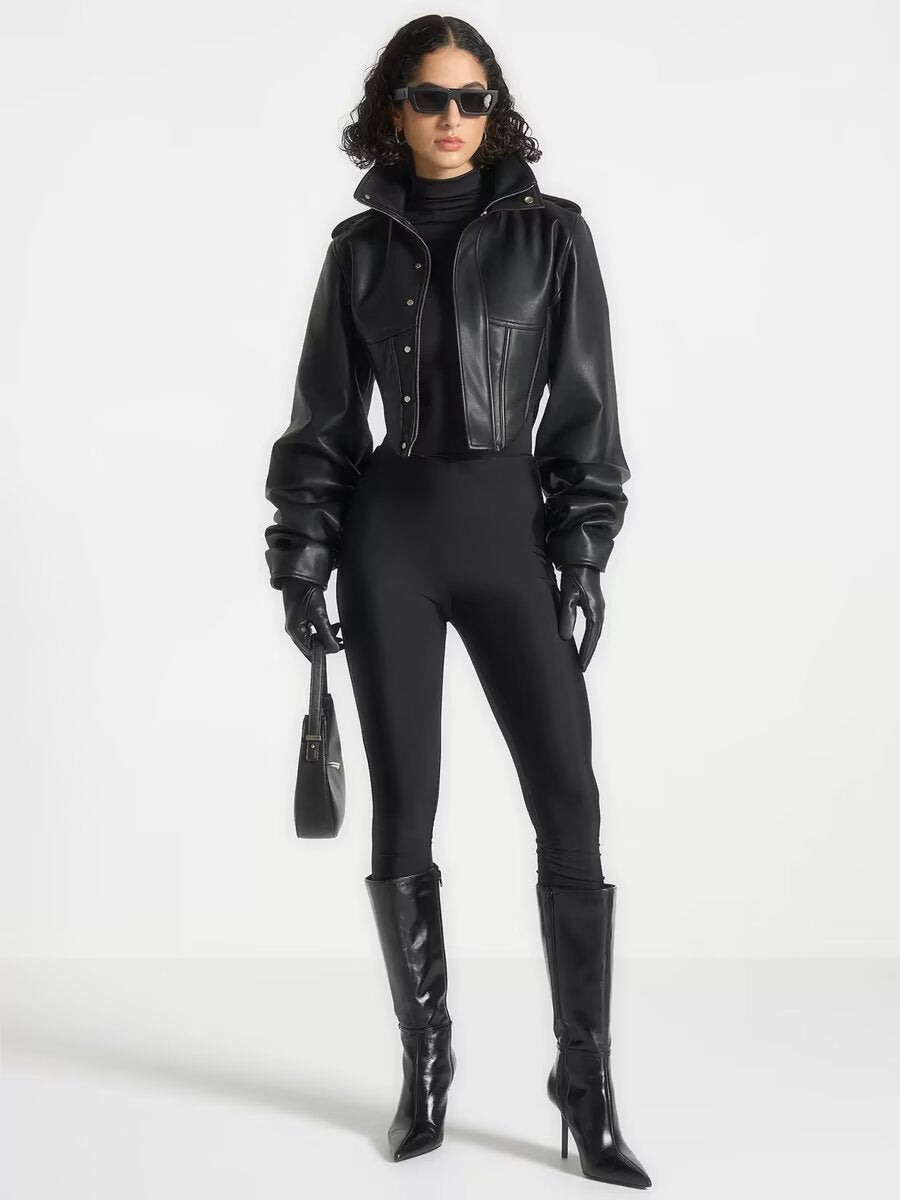 Damen Kurze taillierte Lederoptik‑Jacke mit Stehkragen und femininer Brustabsteppung Drune