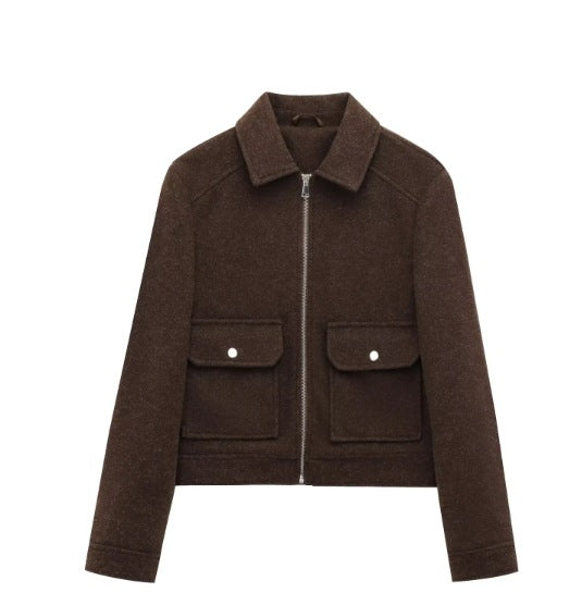 Damen 40+ kurze Woll‑Blousonjacke mit goldfarbenem Reißverschluss und aufgesetzten Pattentaschen Drune