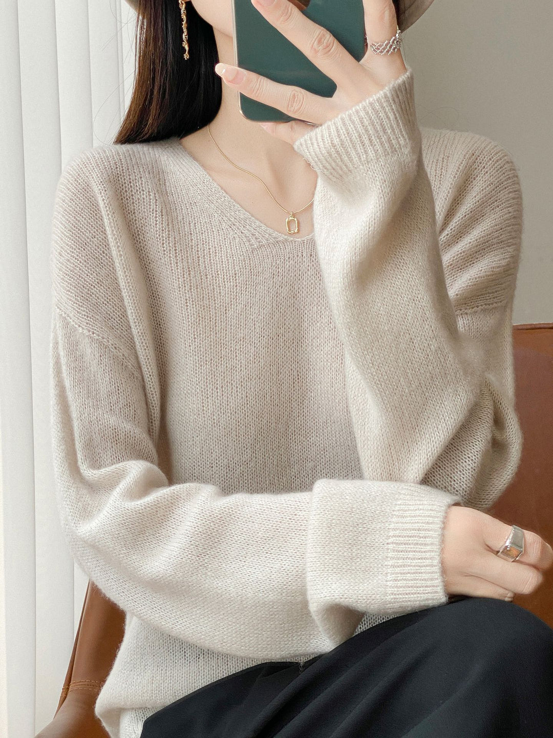 Damen Oversize-Feinstrickpullover mit feinem V-Ausschnitt und verlängertem Ärmelabschlusst Drune