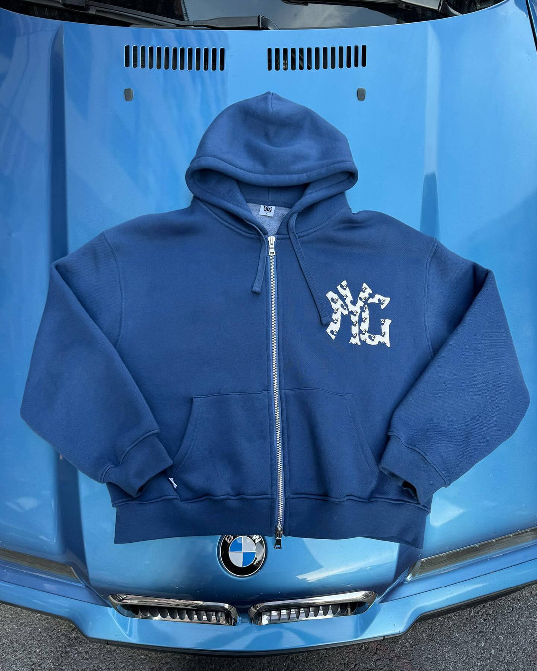 Unisex nan weit geschnittene Kapuzen-Sweatjacke mit beidseitig öffnendem Reißverschluss und Logo-Applikation Drune