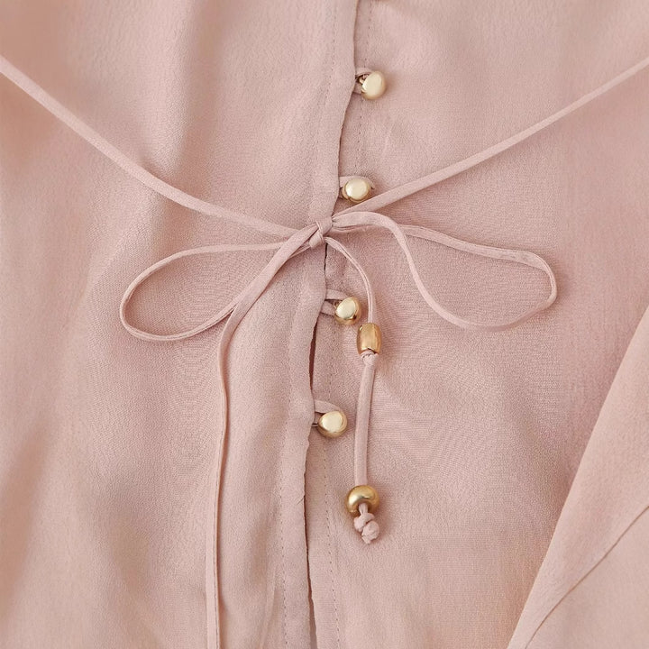 Damen nan elegante Bluse mit Perlenknopfleiste, Taillenzug und leichtem Schößchen Drune