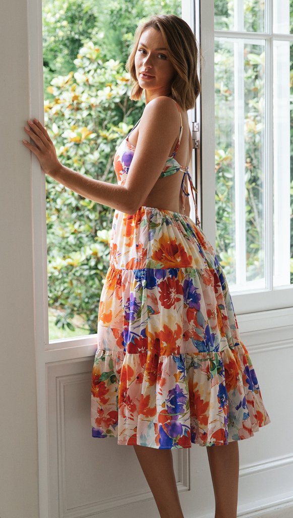 Damen Midi-Claudia Kleid mit verspieltem Blumenmuster und fließendem Rock Drune