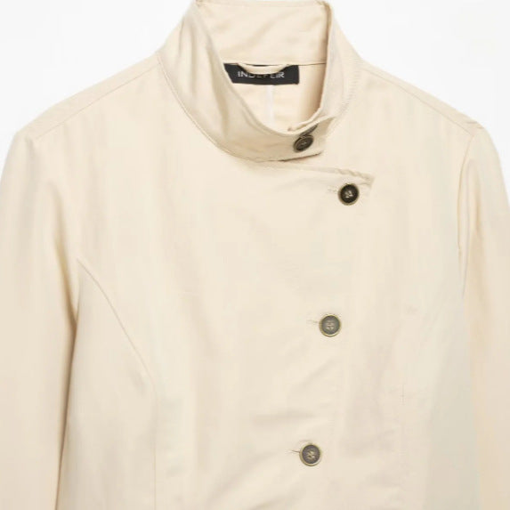 Damen Kurze taillierte Freizeitjacke im Blousonstil mit asymmetrischer Knopfreihe und Stehkragen Drune