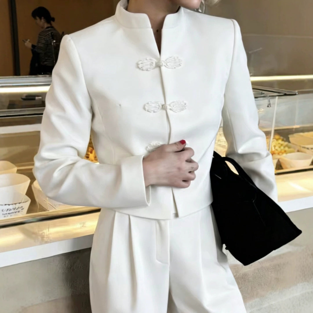 Damen Kurze Jacke im Mandarin‑Stil mit Stehkragen und dekorativen Froschverschlüssen Drune