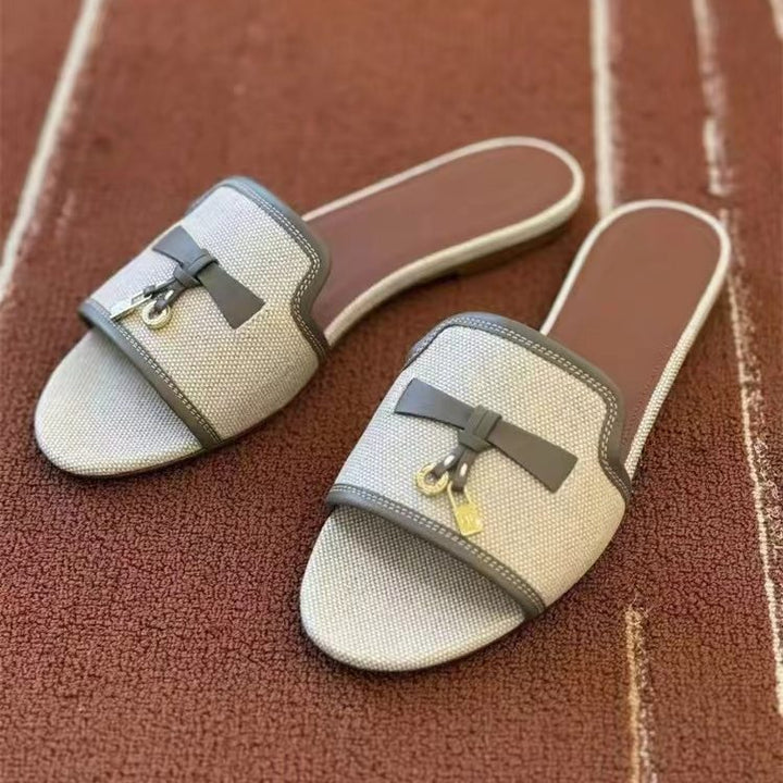 Damen Elegante Slippers aus weichem Wildleder mit dekorativem Riemendesign Drune