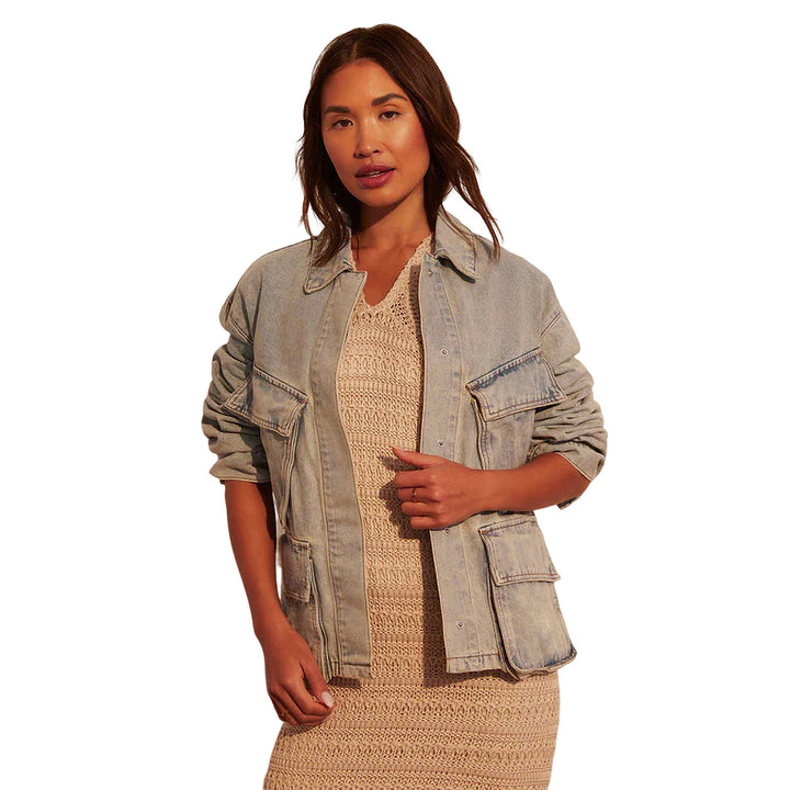 Damen Oversize-Utility-Denimjacke mit großen Pattentaschen und knöpfbarer Front Drune