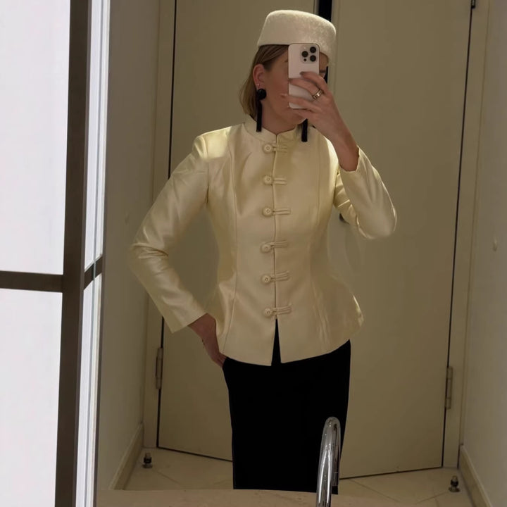 Damen 100+ elegante taillierte Blusenjacke mit Mandarinkragen und dekorativen Knotenverschlüssen Drune