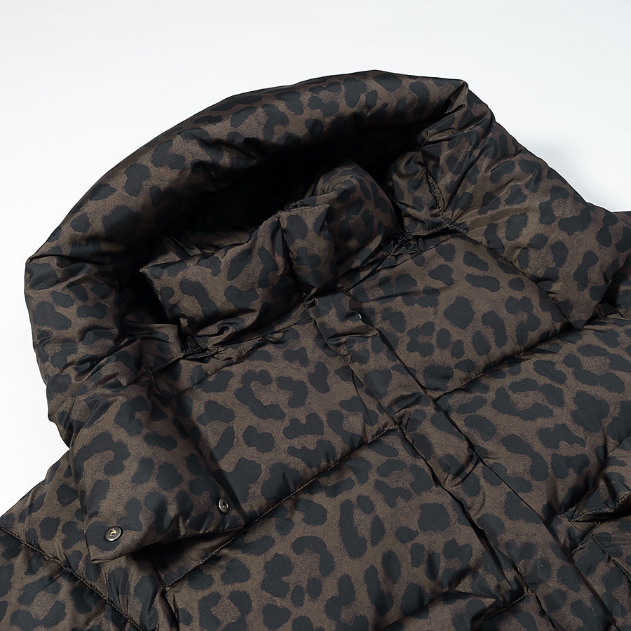 Damen Kurz geschnittene gesteppte Jacke mit hohem Kapuzenkragen, Tunnelzugsaum und Leopardenprint Drune