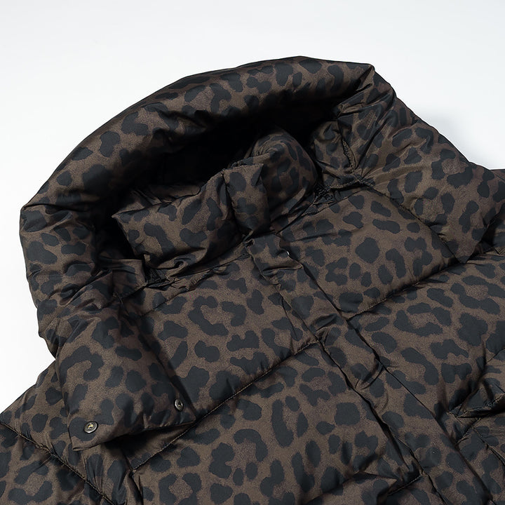 Damen Kurz geschnittene gesteppte Jacke mit hohem Kapuzenkragen, Tunnelzugsaum und Leopardenprint Drune
