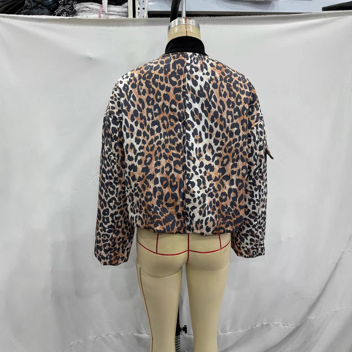 Damen nan cropped Leopard-Bomber mit Boxy-Schnitt, Reißverschluss und Utility-Ärmeltasche Drune