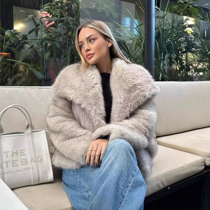 Damen Kurzboxy Kunstfelljacke mit breitem Schalkragen und langfaserigem Faux-Fur Drune